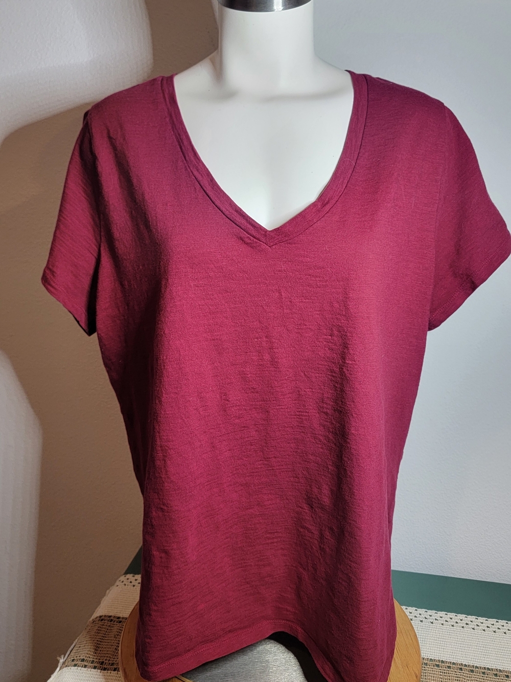 Universal Thread V-Neck Short Sleeve Top - Burgundy